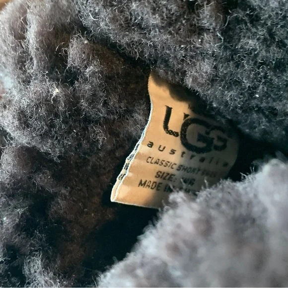 UGG Original Classic Short - Picture 7 of 7